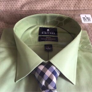 Dress shirt with tie.